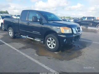 NISSAN NISSAN TITAN SE
