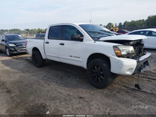 NISSAN NISSAN TITAN SV