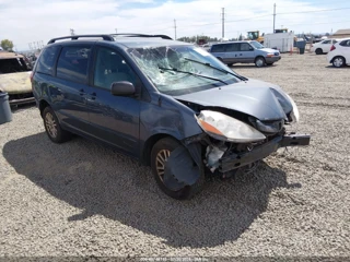 TOYOTA TOYOTA SIENNA LE