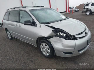 TOYOTA TOYOTA SIENNA LE