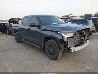 TOYOTA TOYOTA TUNDRA SR5