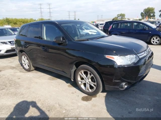 MITSUBISHI MITSUBISHI OUTLANDER SE