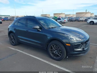 PORSCHE PORSCHE MACAN T