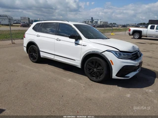 VOLKSWAGEN VOLKSWAGEN TIGUAN 2.0T SE R-LINE BLACK