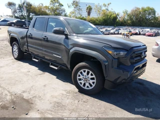 TOYOTA TOYOTA TACOMA SR5