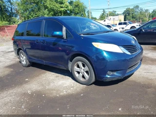 TOYOTA TOYOTA SIENNA LE V6 8 PASSENGER