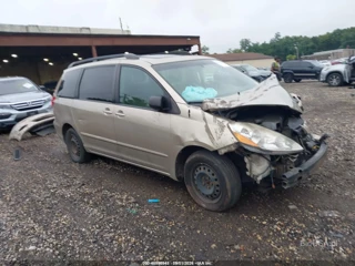 TOYOTA TOYOTA SIENNA LE