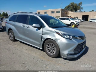 TOYOTA TOYOTA SIENNA XLE