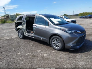 TOYOTA TOYOTA SIENNA XLE