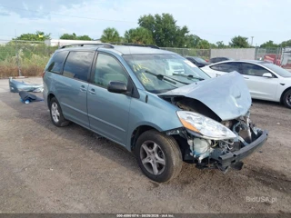 TOYOTA TOYOTA SIENNA LE