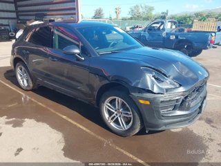 PORSCHE PORSCHE MACAN T