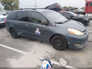 TOYOTA TOYOTA SIENNA LE