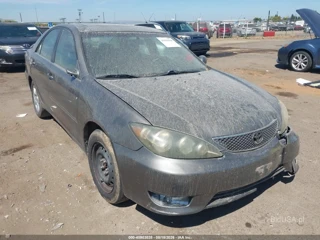 TOYOTA TOYOTA CAMRY SE