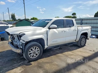 TOYOTA TACOMA SR5