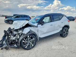 VOLVO XC40 T5 R-DESIGN