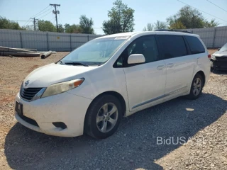 TOYOTA SIENNA LE