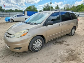 TOYOTA SIENNA LE 8-PASSENGER