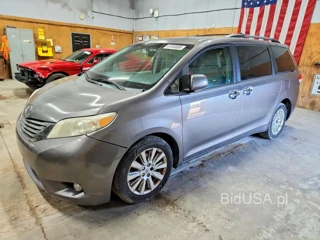 TOYOTA SIENNA XLE 7-PASSENGER