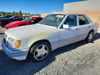 MERCEDES-BENZ E 320