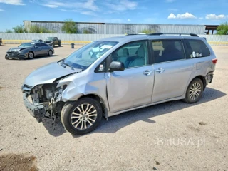 TOYOTA SIENNA XLE 8-PASSENGER
