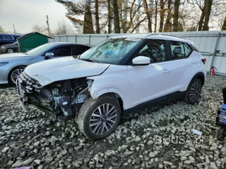 NISSAN KICKS SV