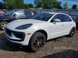 PORSCHE MACAN BASE