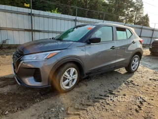 NISSAN KICKS PLAY S
