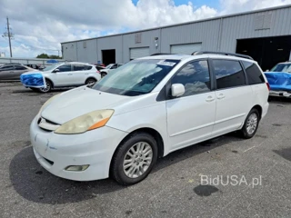 TOYOTA SIENNA XLE