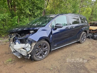 TOYOTA SIENNA LE