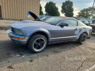 FORD MUSTANG