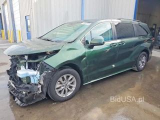 TOYOTA SIENNA LE