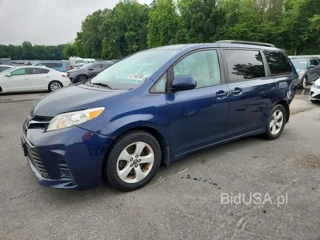 TOYOTA SIENNA LE