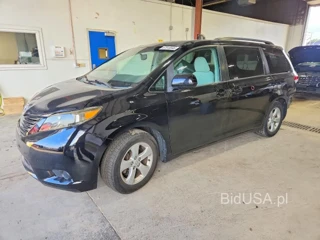 TOYOTA SIENNA LE