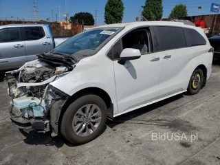 TOYOTA SIENNA XLE