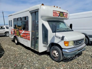 FORD ECONOLINE E450 SUPER DUTY CUTAWAY VAN