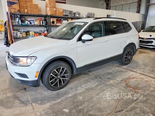 VOLKSWAGEN TIGUAN SE