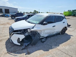 NISSAN KICKS S