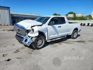 TOYOTA TUNDRA DOUBLE CAB SR5