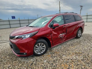 TOYOTA SIENNA XLE 7-PASSENGER
