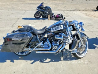 HARLEY-DAVIDSON FLHRC ROAD KING CLASSIC