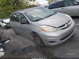 TOYOTA TOYOTA SIENNA LE