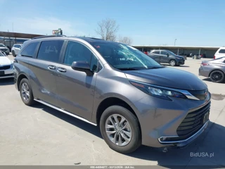 TOYOTA TOYOTA SIENNA XLE