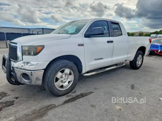 TOYOTA TUNDRA DOUBLE CAB SR5