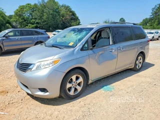 TOYOTA SIENNA LE