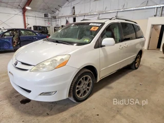 TOYOTA SIENNA XLE 7 PASSENGER