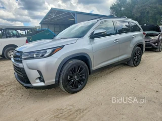 TOYOTA HIGHLANDER SE