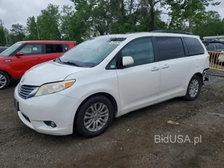 TOYOTA SIENNA XLE 8-PASSENGER