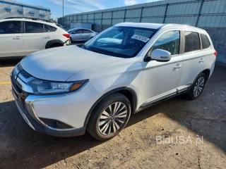 MITSUBISHI OUTLANDER SE