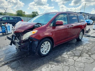 TOYOTA SIENNA XLE 8-PASSENGER