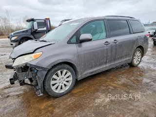 TOYOTA SIENNA LE